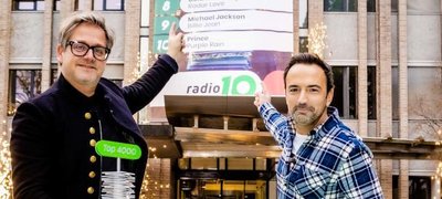 Gerard Ekdom en Guus Meeuwis onthullen ‘Top 4000’, Guus Meeuwis ontvangt ‘Top 4000 Oeuvre Award’